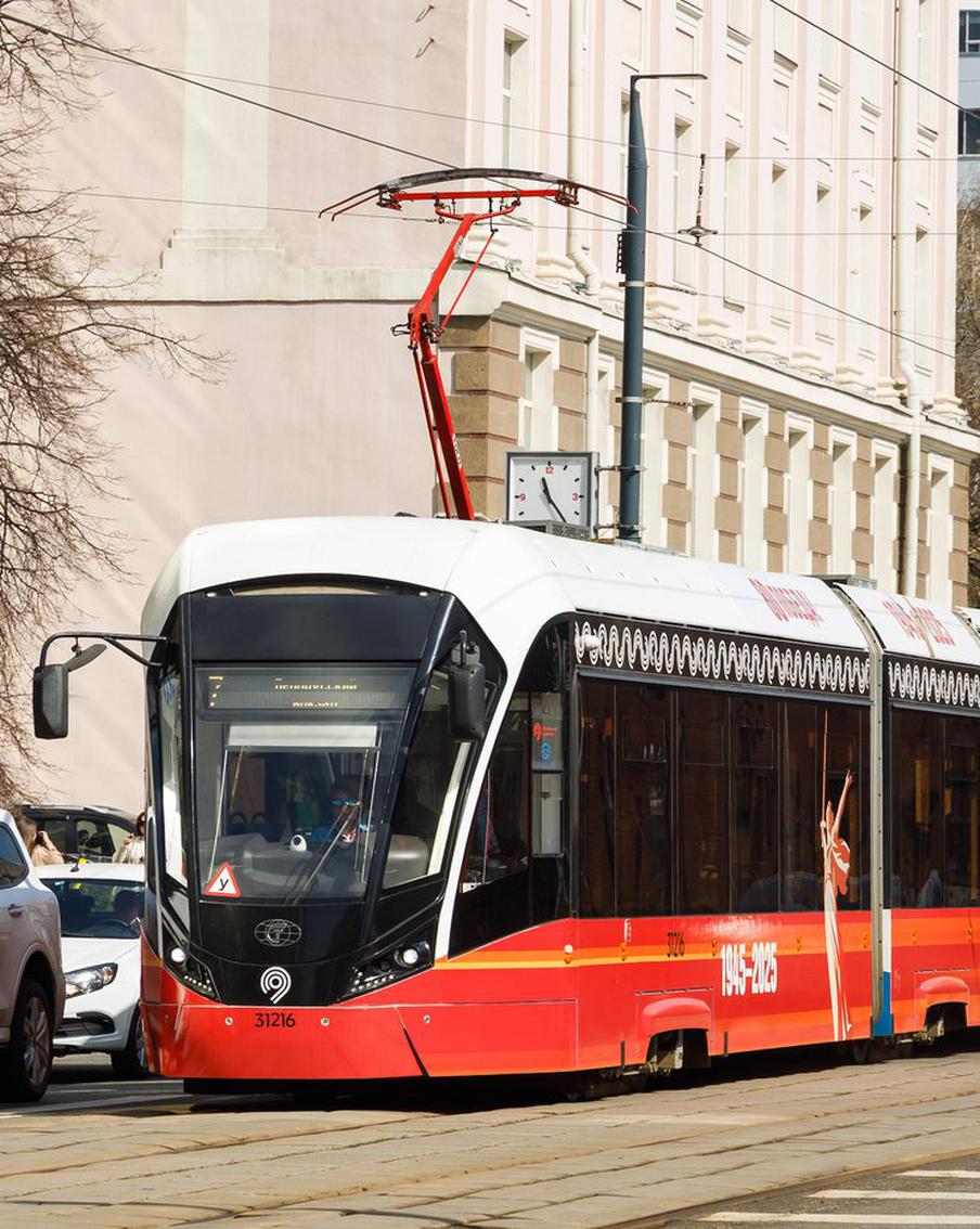 Трамвай "Витязь-Москва" украсили к 80-летию Победы