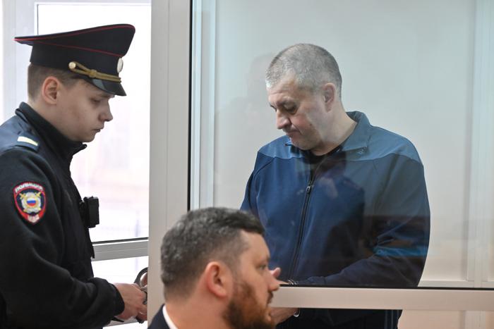 Суд приговорил обвиняемого в получении взяток военного Вадима Шамарина к 7 годам тюремного заключения