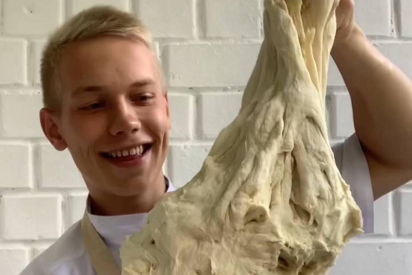 Съехать из студенческой общаги и снять квартиру в Москве юный бизнесмен смог, продавая пирожки собственного приготовления