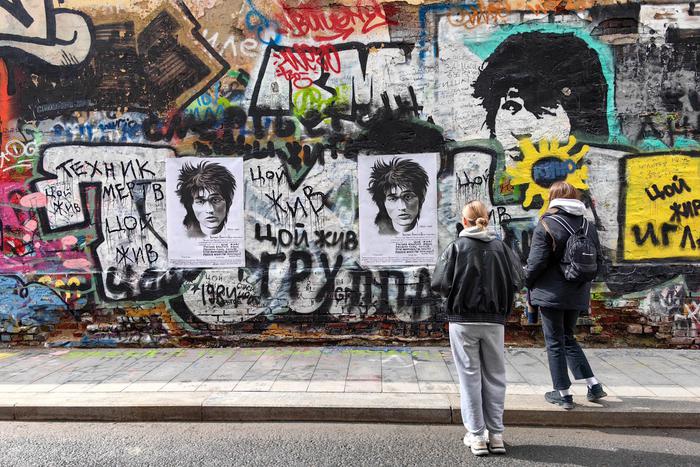 "Давно пора": что рокеры и знаменитости думают о войне фанатов Паши Техника и Виктора Цоя