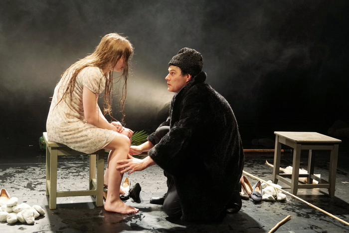 Русалка в ватнике на грани нервного срыва вышла на сцену МХТ имени А. П. Чехова