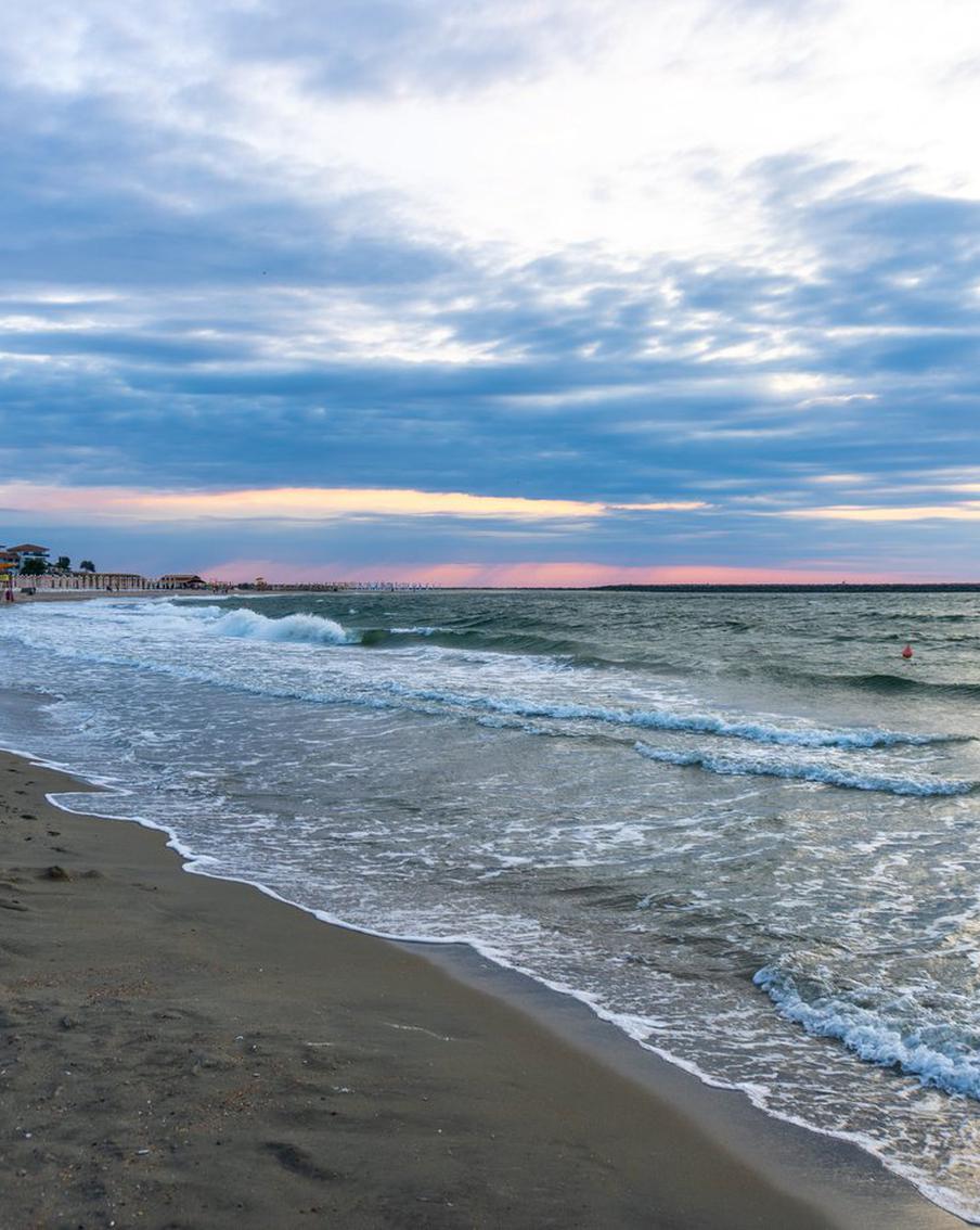 Власти Краснодарского края рассказали о пляжах, которые не пострадали из-за разлива нефти в Чёрном море