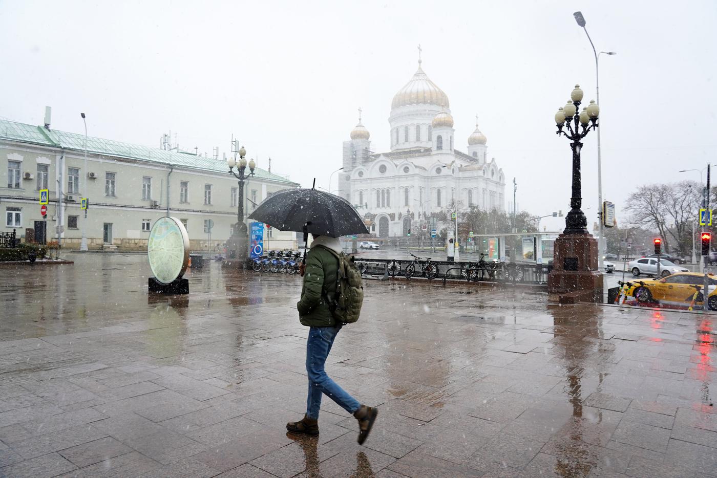Москвичам пообещали скорые грозовые дожди