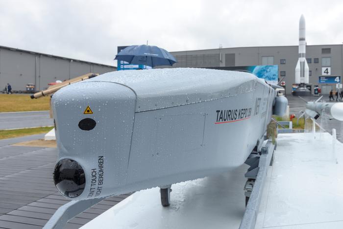 Украинские дипломаты потребовали от нового канцлера Германии передать ВСУ треть запасов военной техники бундесвера