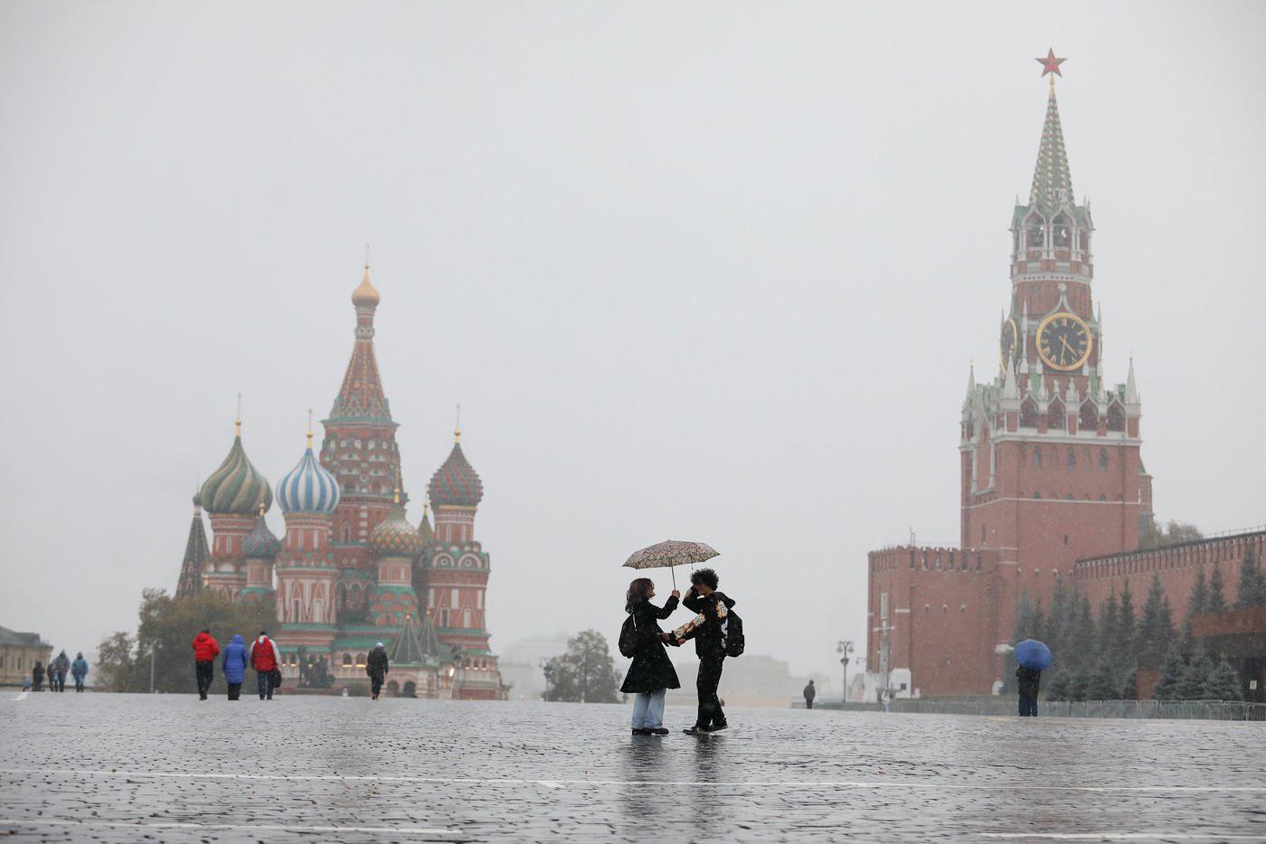 Синоптик предупредил москвичей об аномальных ливнях 26 апреля