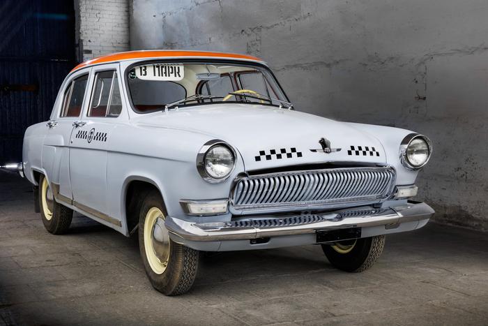 В Музее транспорта Москвы отреставрировали автомобиль такси ГАЗ-М21Т "Волга"
