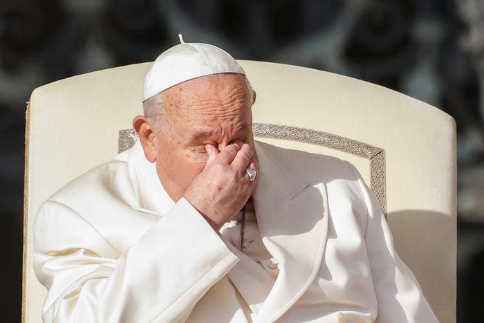 Corriere della Sera: причиной смерти папы римского мог стать инсульт