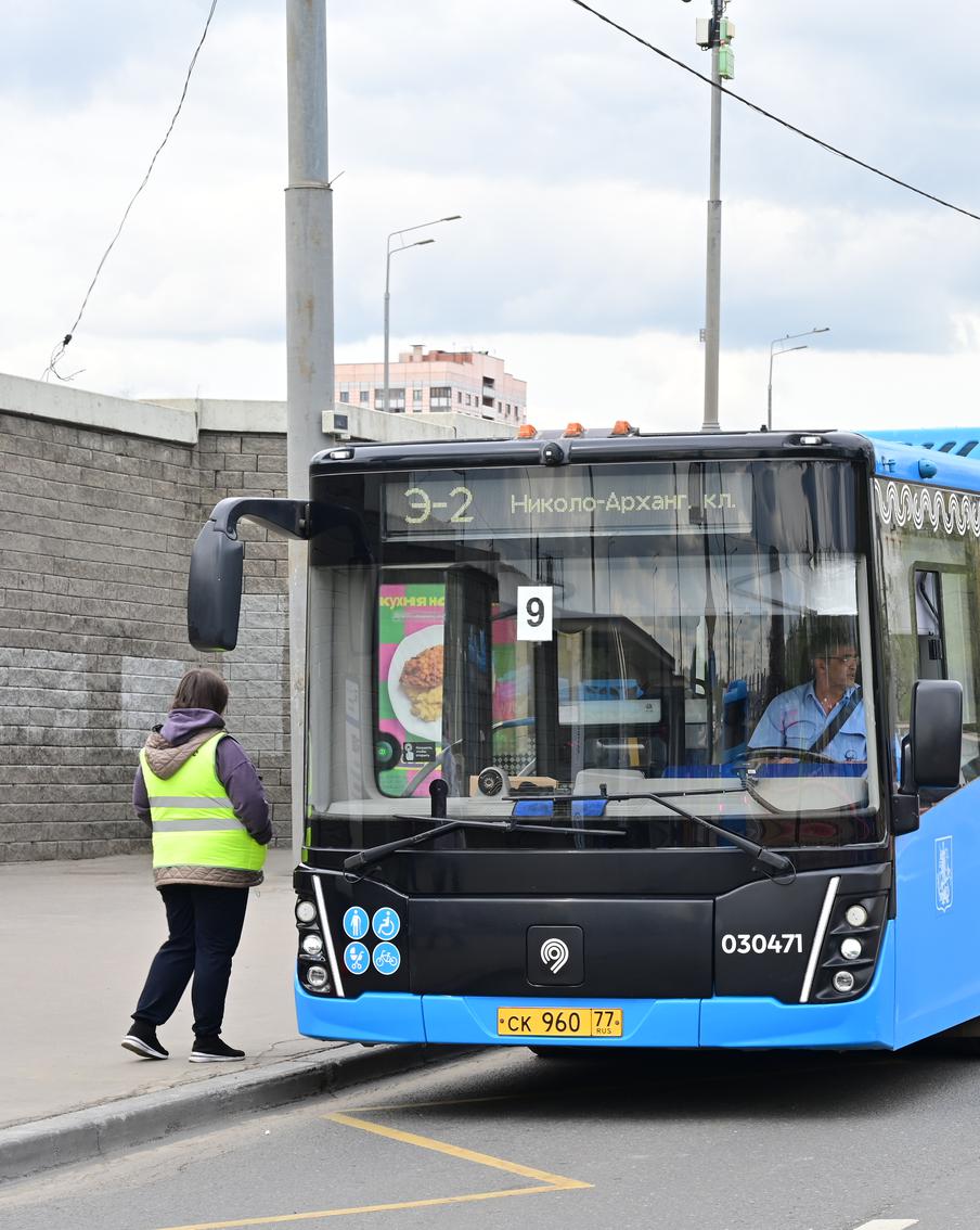 В Красную горку будут работать 32 бесплатных экспресс-маршрута до городских кладбищ