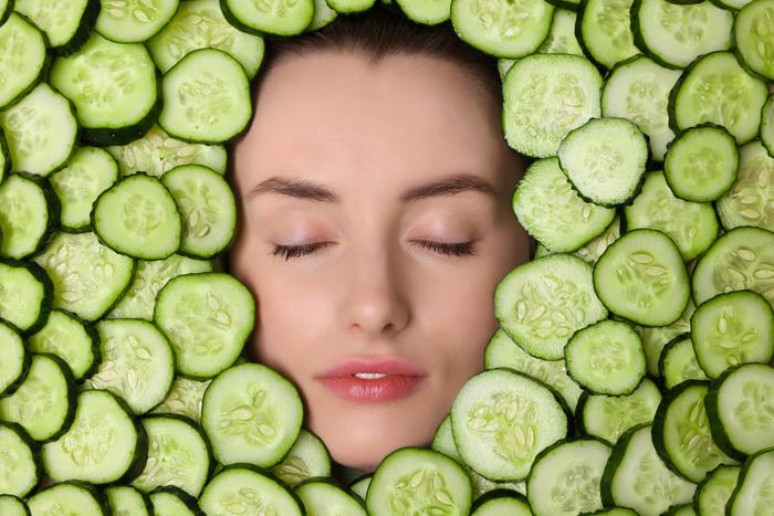 Почему нельзя наносить мёд и йогурт на лицо: объясняет косметолог