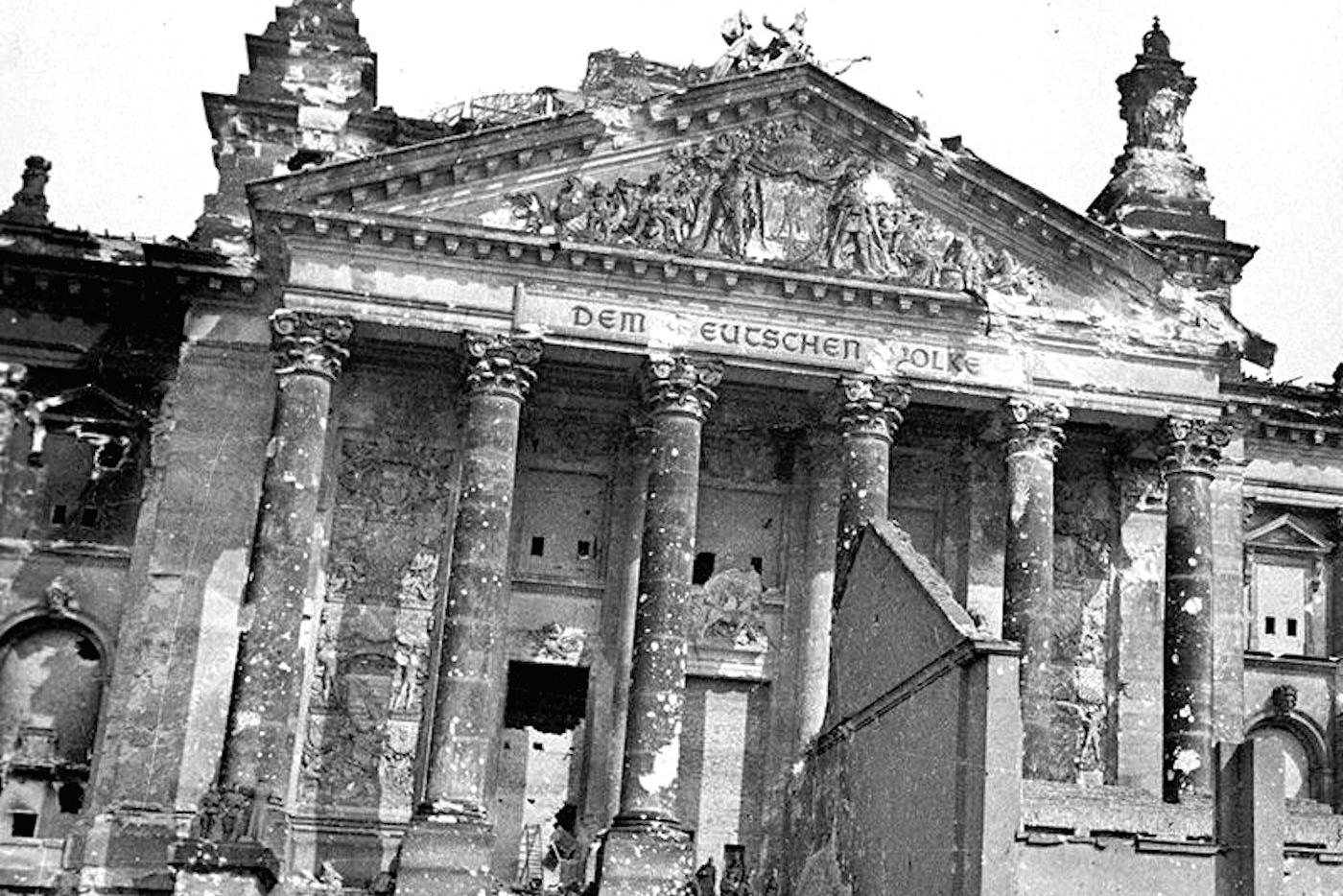 Прятали Москву и сочиняли мифы о Берлине: отправляемся в библиотеки ночью