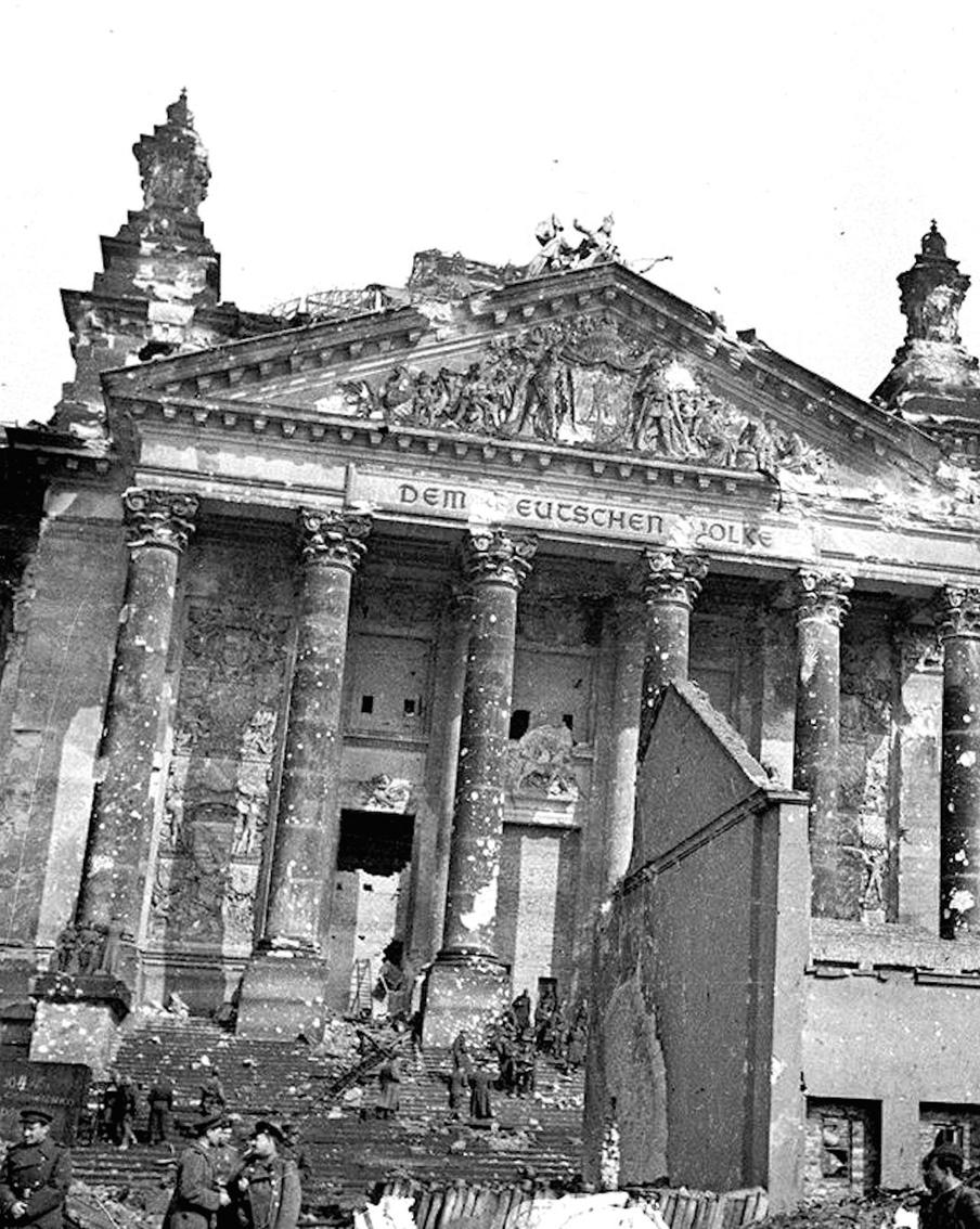 Прятали Москву и сочиняли мифы о Берлине: отправляемся в библиотеки ночью