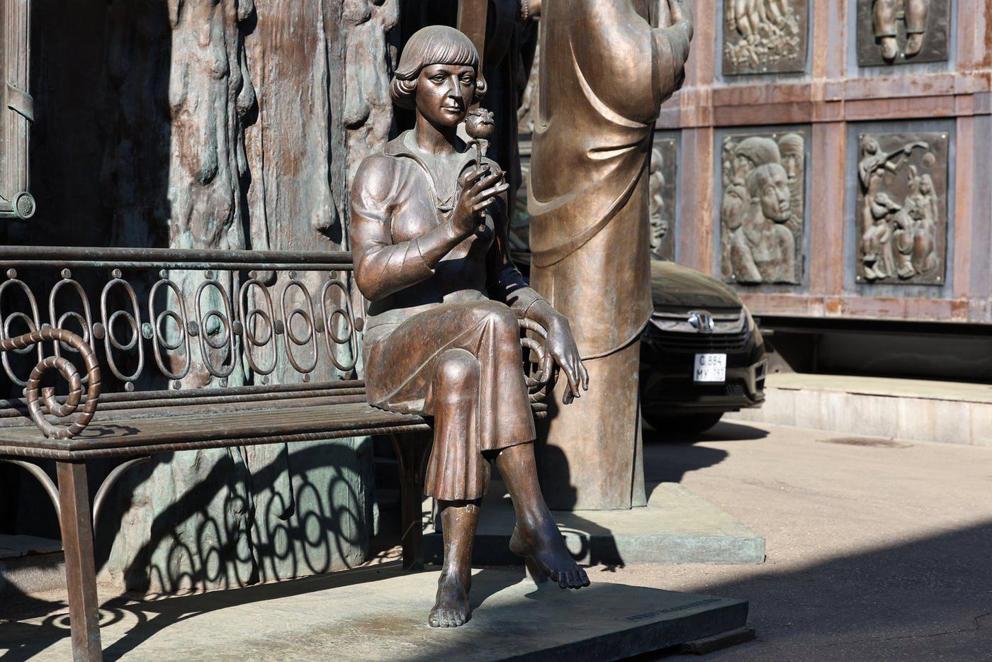 Памятник Марине Цветаевой.