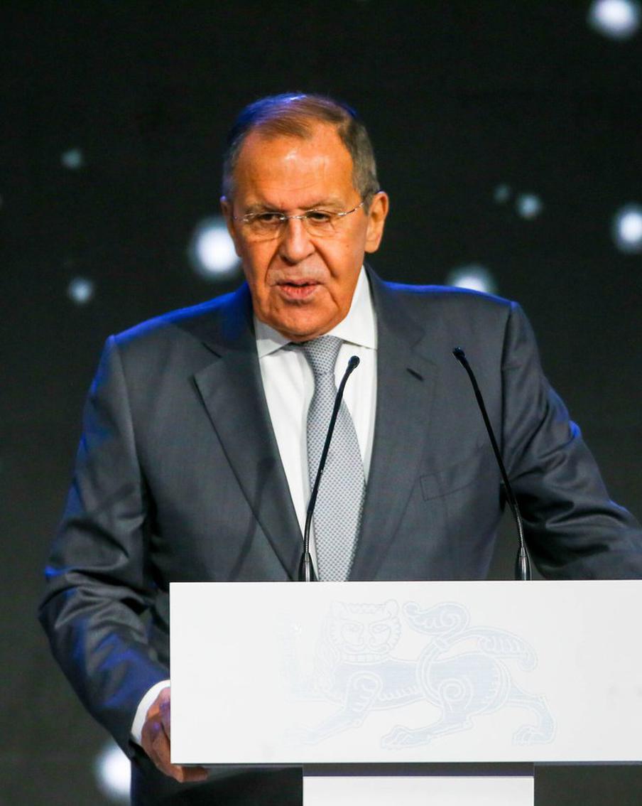 В Самарканде Лавров удивился отсутствию надписи на русском у Вечного огня