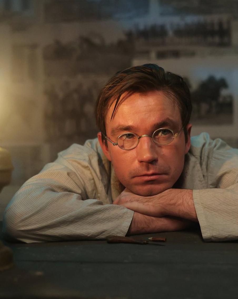 Письмецо в конверте, погоди, не рви... В кинопрокат выходит фильм "Почтарь" с Александром Петровым в главной роли