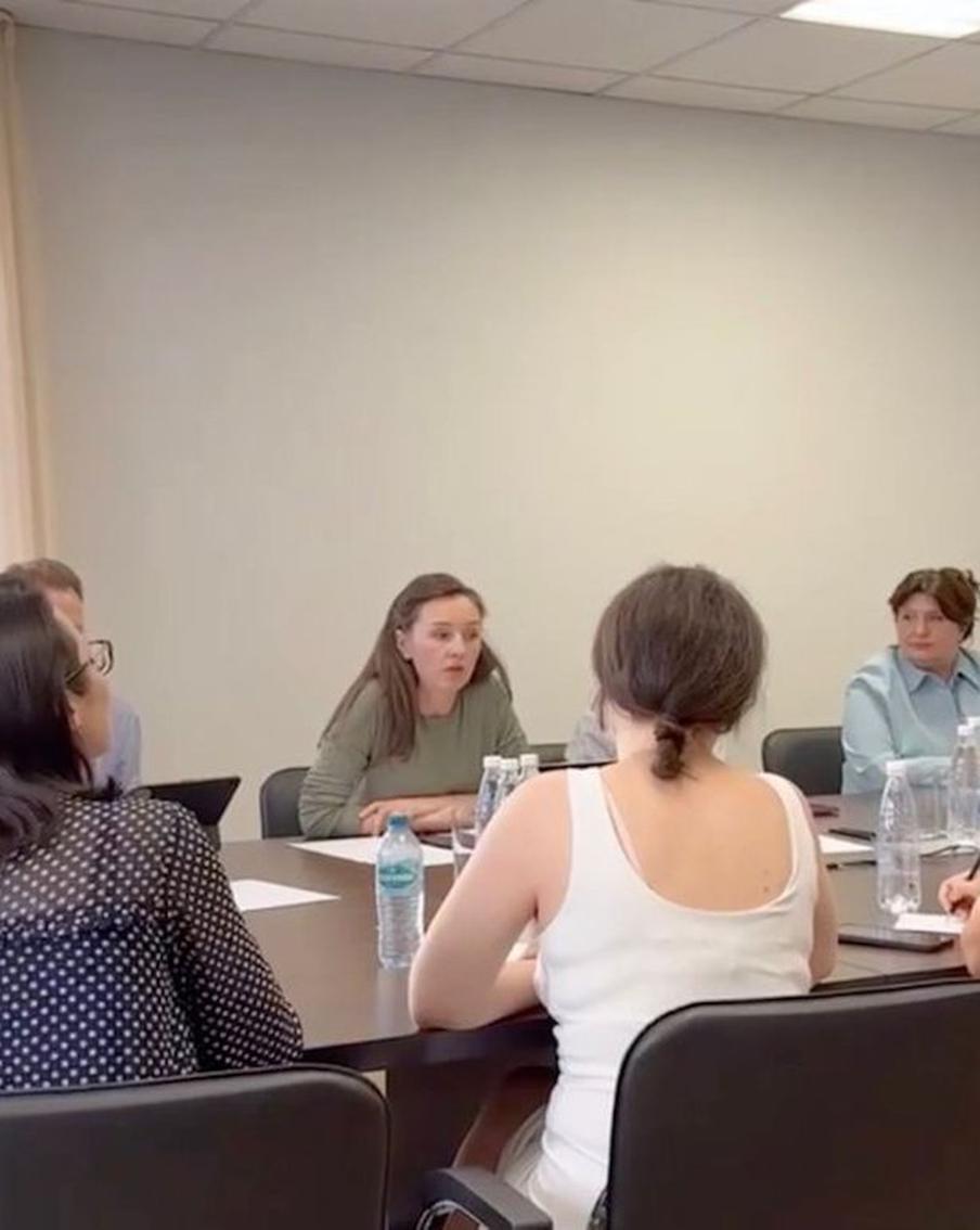 Депобразования Москвы встретился с инициативной группой родителей школы № 2120