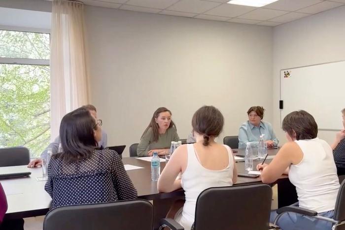 Депобразования Москвы встретился с инициативной группой родителей школы № 2120