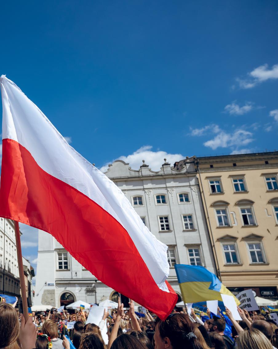 Польские граждане массово выступили против отправки на Украину военного контингента страны