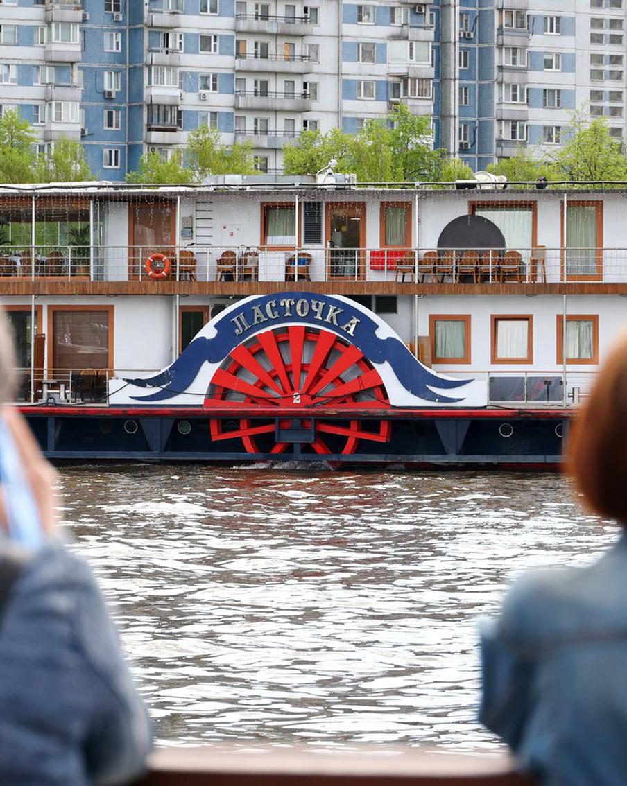 Встречали громко и с оркестром: как в Москве открыли сезон летней речной навигации