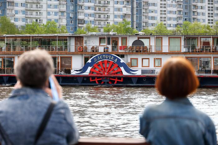 Встречали громко и с оркестром: как в Москве открыли сезон летней речной навигации
