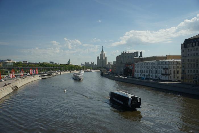 20 судов прошли по Москве-реке в честь открытия сезона речной навигации