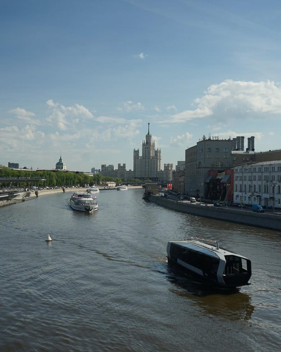 20 судов прошли по Москве-реке в честь открытия сезона речной навигации