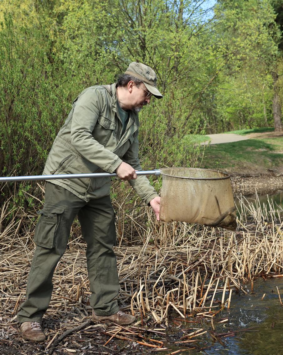 За микроорганизмами и редкими амфибиями следят в "Лосином Острове": в нацпарке возобновились полевые экологические работы