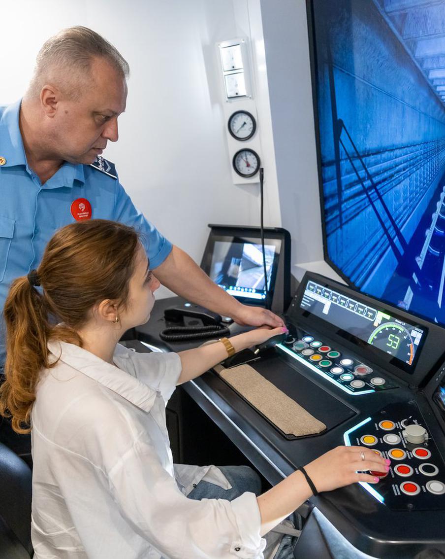 В Корпоративном университете Московского транспорта стартовала программа обучения по 19 профессиям метрополитена