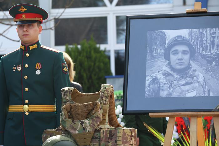 Правоохранительные органы сообщили о задержании вандала, осквернившего в Крыму могилу военного корреспондента