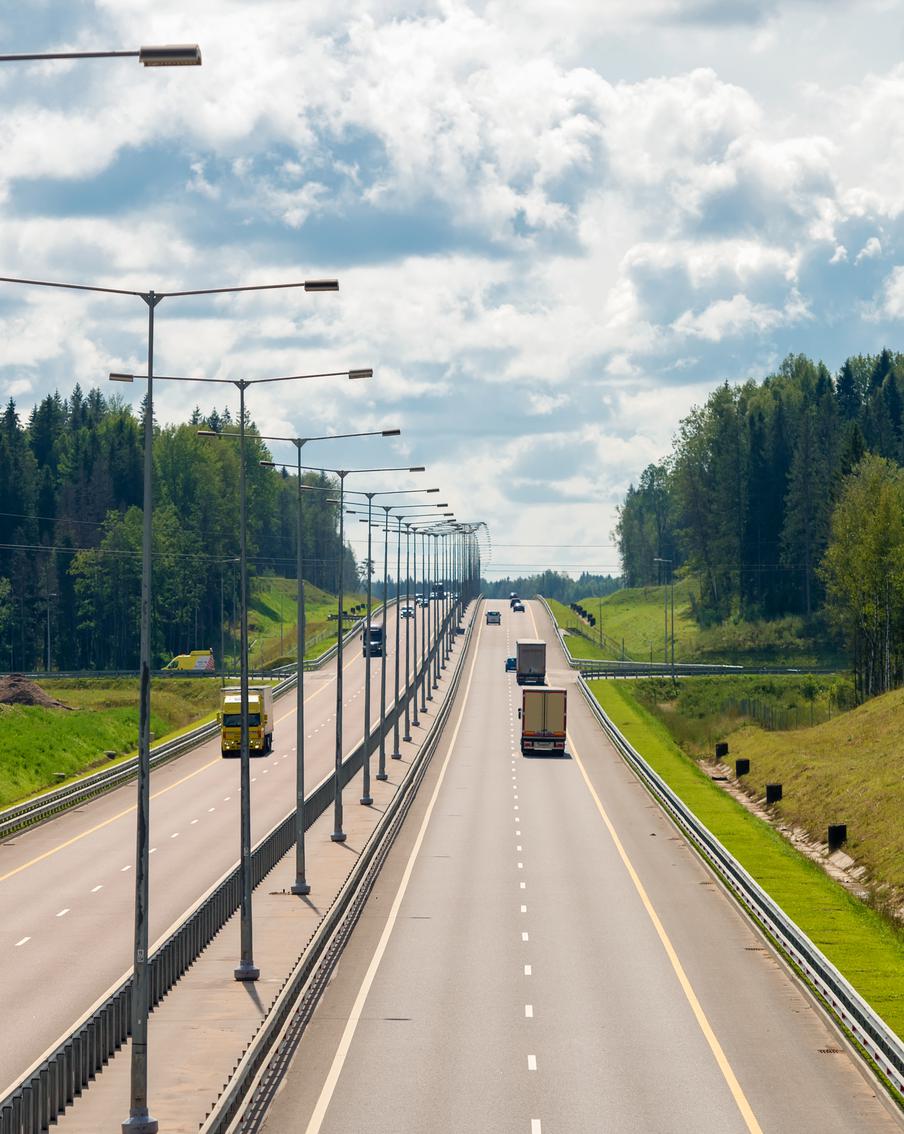 Из-за аварии в Тверской области заблокировано движение по федеральной трассе М-11