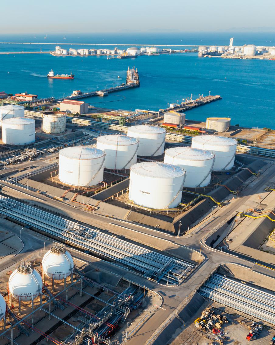 Иранские власти уточнили данные по пострадавшим при взрыве в порту на юге страны