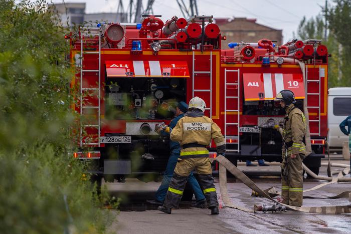 В Красноярском крае из-за неблагоприятной погоды загорелись десять жилых домов