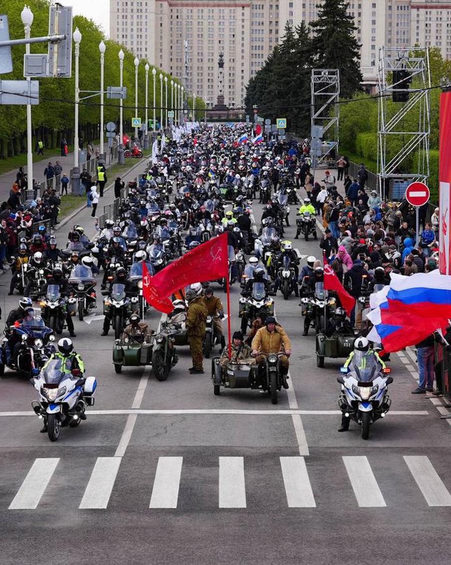 Мотосезон в Москве открыла ретротехника: по Садовому кольцу проехало более 10 тысяч байкеров