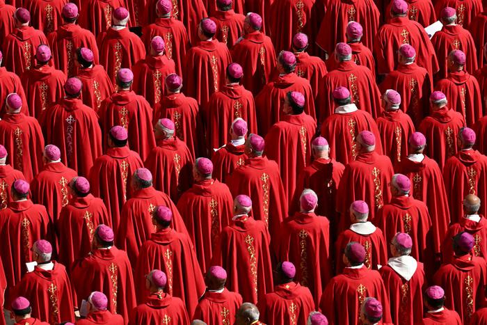 Как прошли похороны папы римского Франциска, на которых собрались и лидеры стран, и заключённые