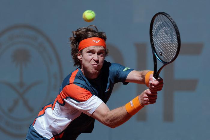 Андрей Рублёв не смог защитить свой титул в Мадриде: что теннисисту дадут тренировки с Маратом Сафиным