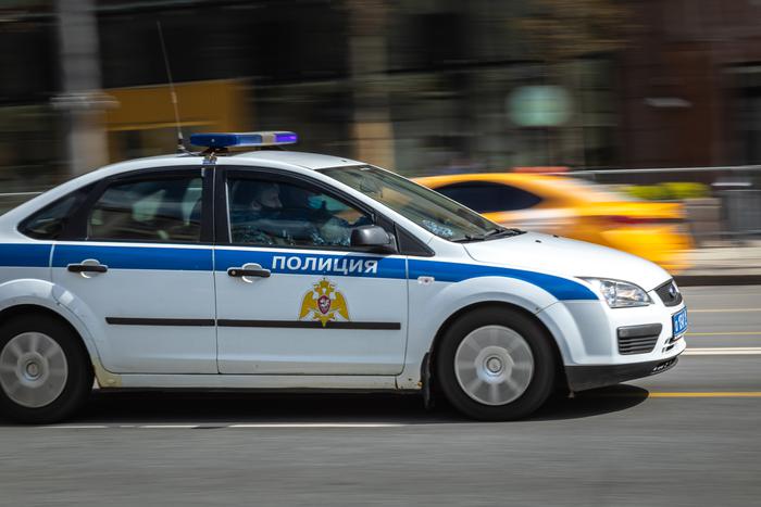 Полиция провела рейд в Петербурге при поддержке военной техники