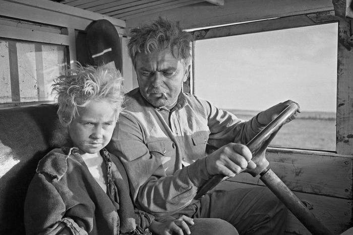 Опрос показал, какие фильмы о Победе должен увидеть каждый школьник