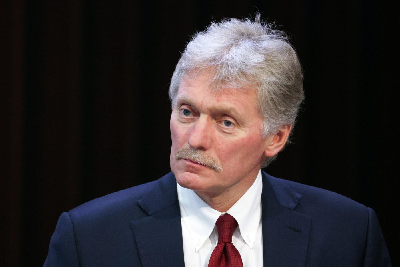 Песков назвал манипуляцией решение Киева не давать ответ на перемирие