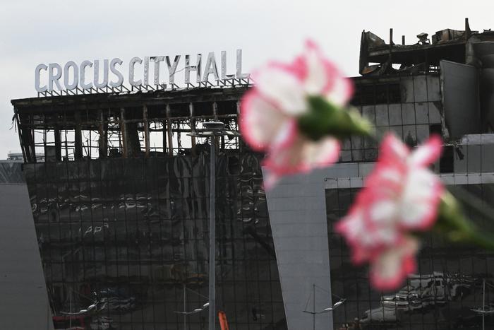 Фасад "Крокуса" почти полностью демонтировали после теракта