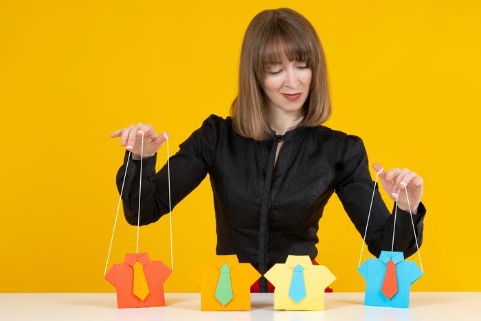 "Ночами не сплю, а вы критикуете!": что делать с манипулятором на работе