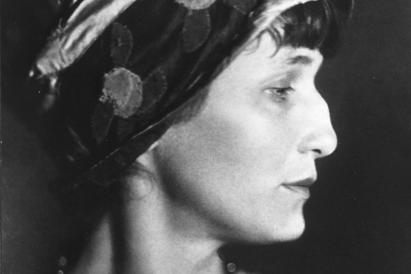 Зачем Гиппиус носила кольца женатых и как сапфир "погубил" Ахматову