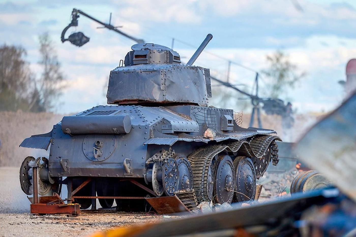 Раритетная военная техника участвует в спектакле "Победа! Знамя над Рейхстагом!"