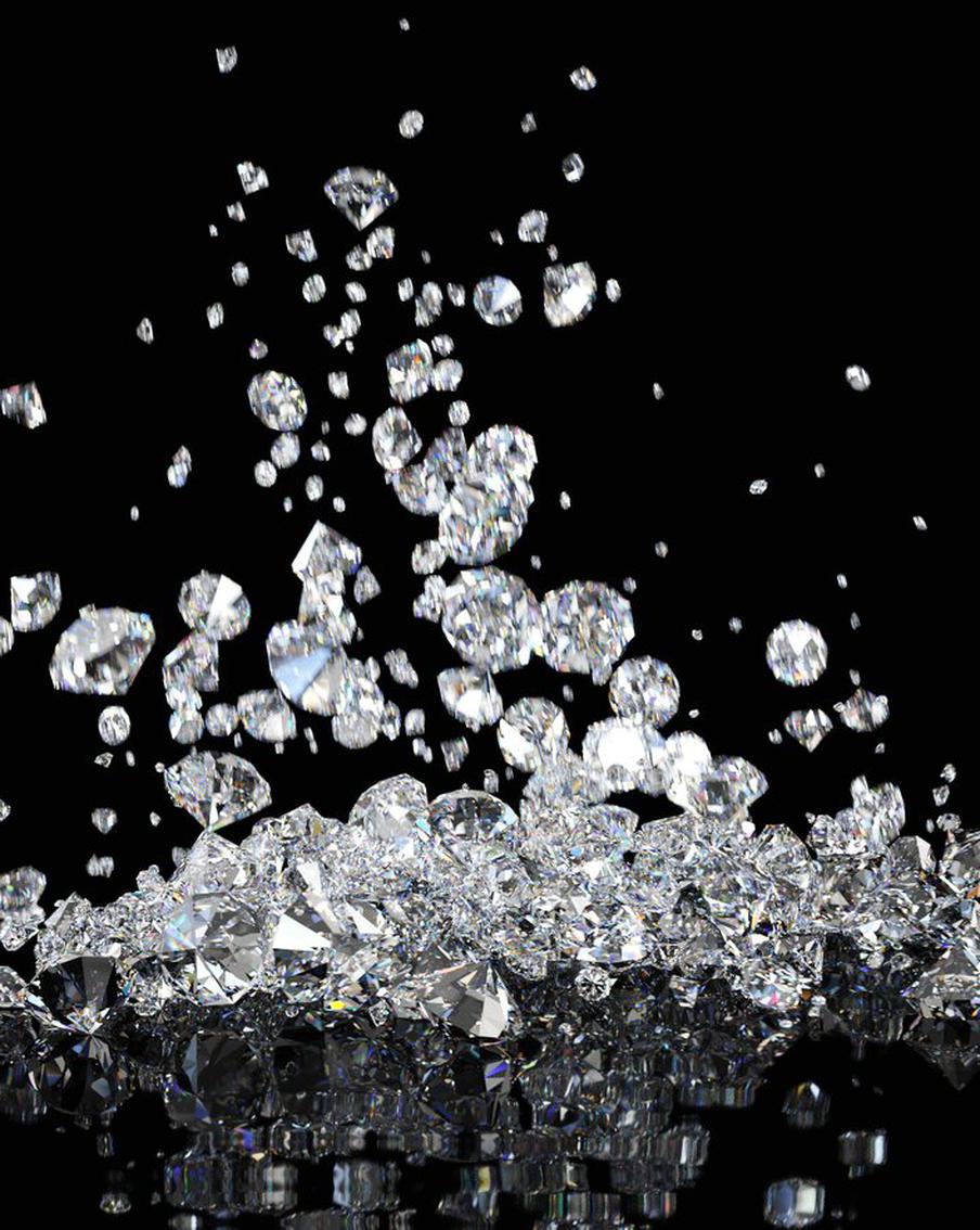 "Алроса" выставит на аукцион крупнейший в РФ бриллиант "Новое солнце"