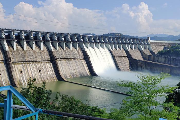 Индийские власти перестали пропускать воду через дамбу в пакистанском приграничье