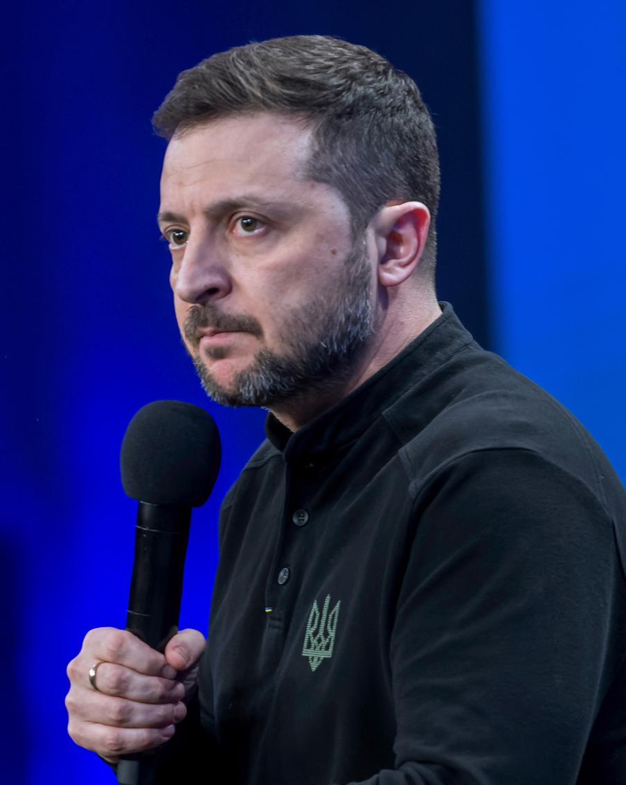 Президент Украины и его соратники продолжают угрожать России нанесением удара по Москве 9 мая