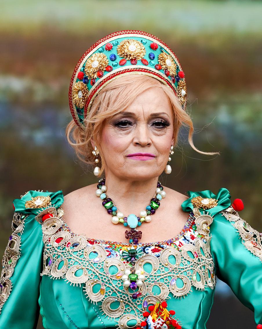 На народную артистку России Надежду Кадышеву напала неизвестная в ходе концерта в Иваново