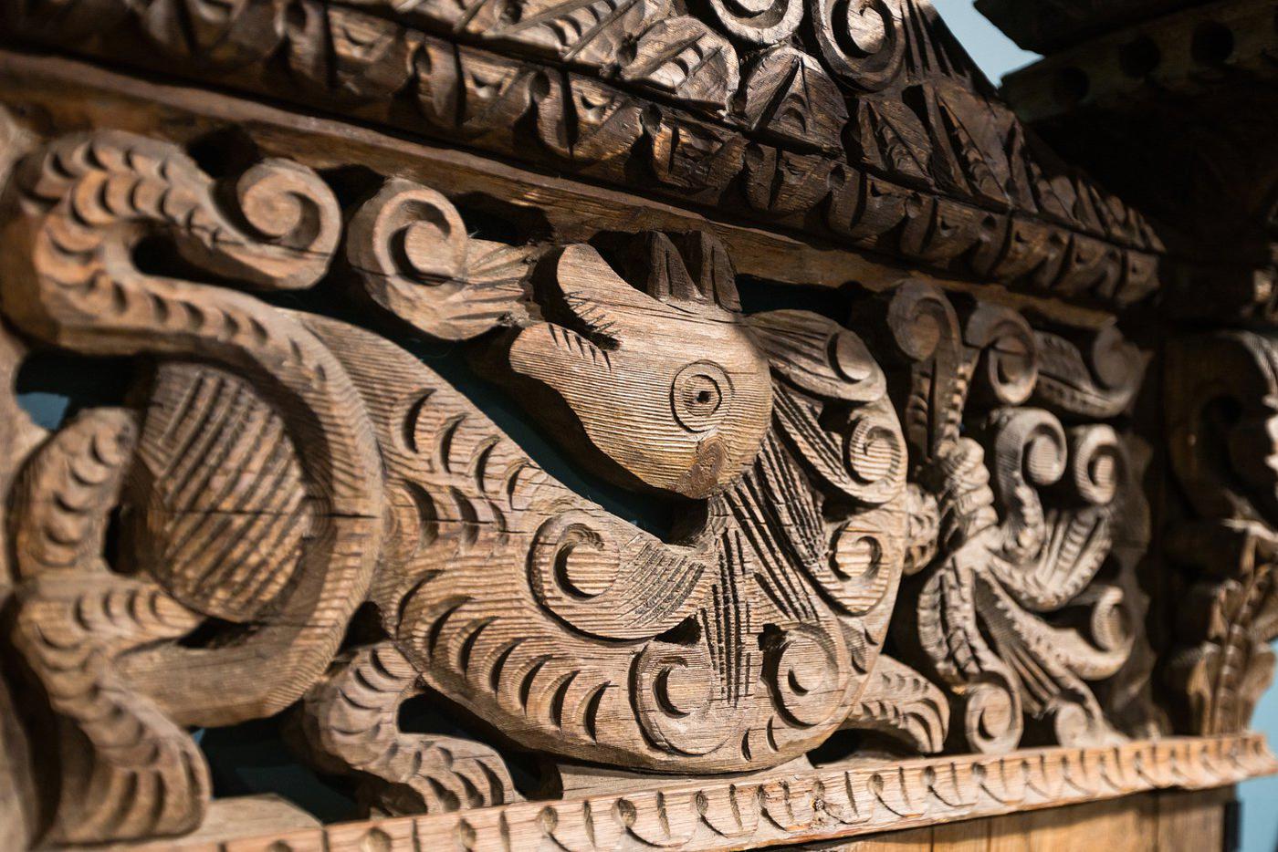 На выставке "Узор в декоративном искусстве Нового времени".