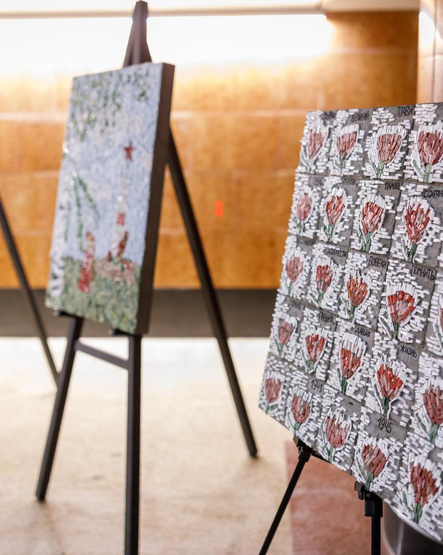 Выставка "Мозаика Победы" открылась в московском метро в преддверии 9 мая