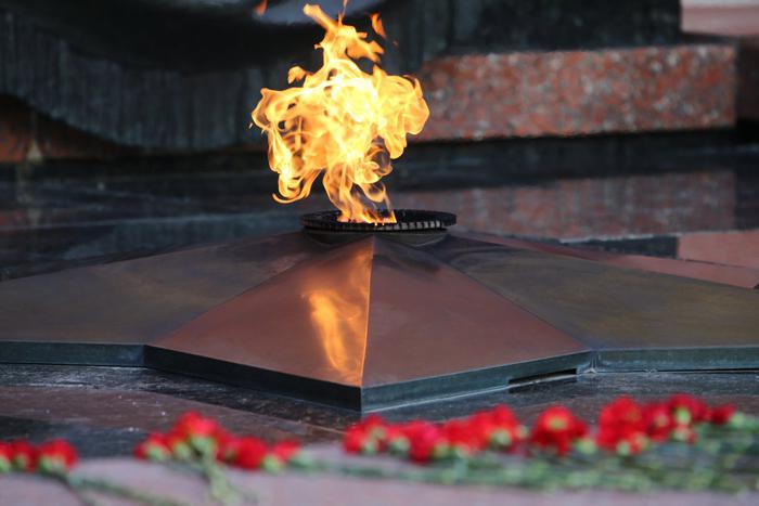 Восемьдесят Вечных огней зажглись в России в преддверии Дня Победы