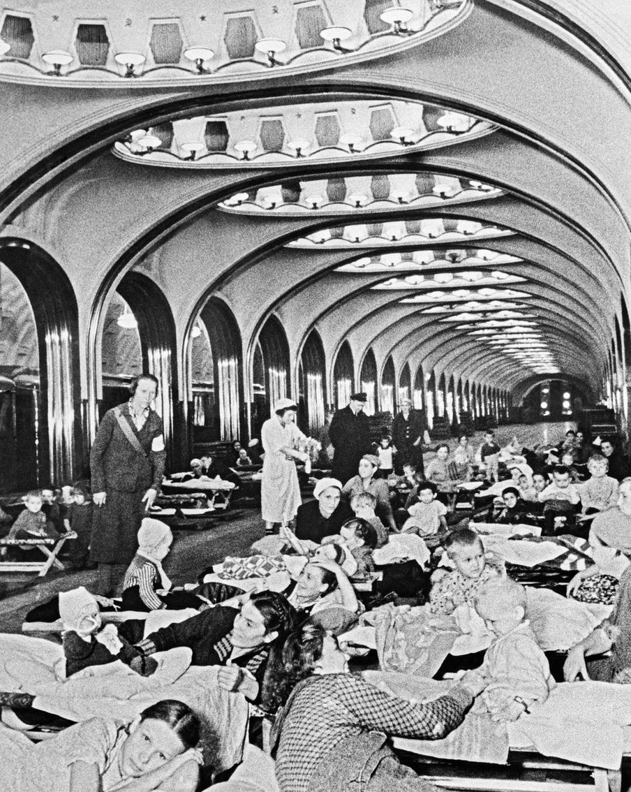 Как жило московское метро в годы войны: пройдите тест Metro