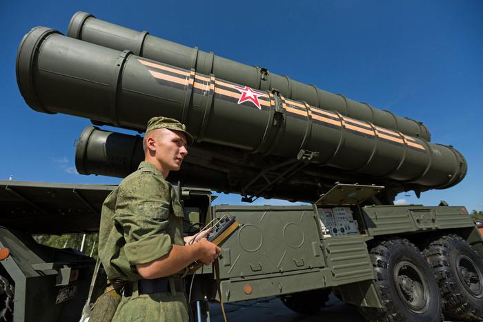 ПВО Министерства обороны России отражает атаки беспилотников на Москву